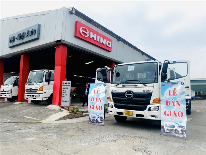 Bàn giao xe Hino FG gắn cẩu 3 tấn Tadado