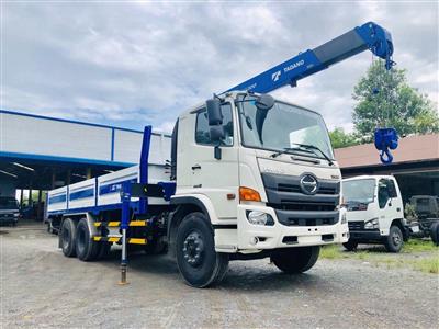 Lắp đặt cẩu tự Hành trên Hino 300 cho khách hàng ở Bình Dương